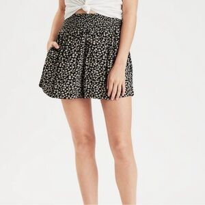 American Eagle High Waisted Everyday Soft Short Size Medium AE